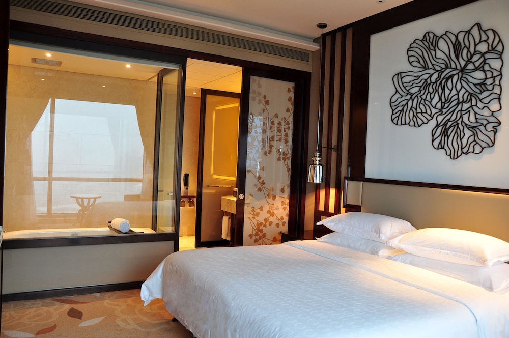 Suite, 1 Bedroom, Lake View photo 3