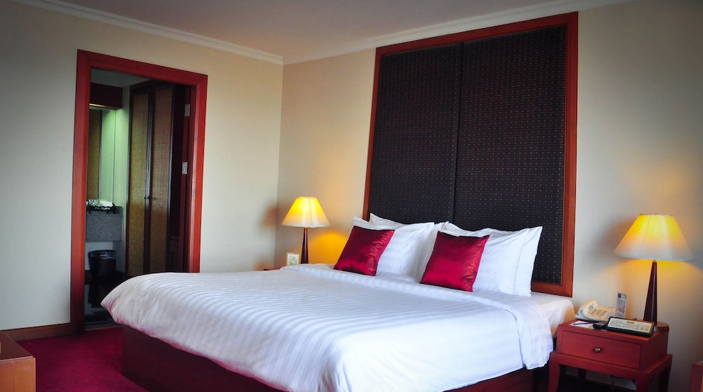 One-Bedroom Suite - Photo 4
