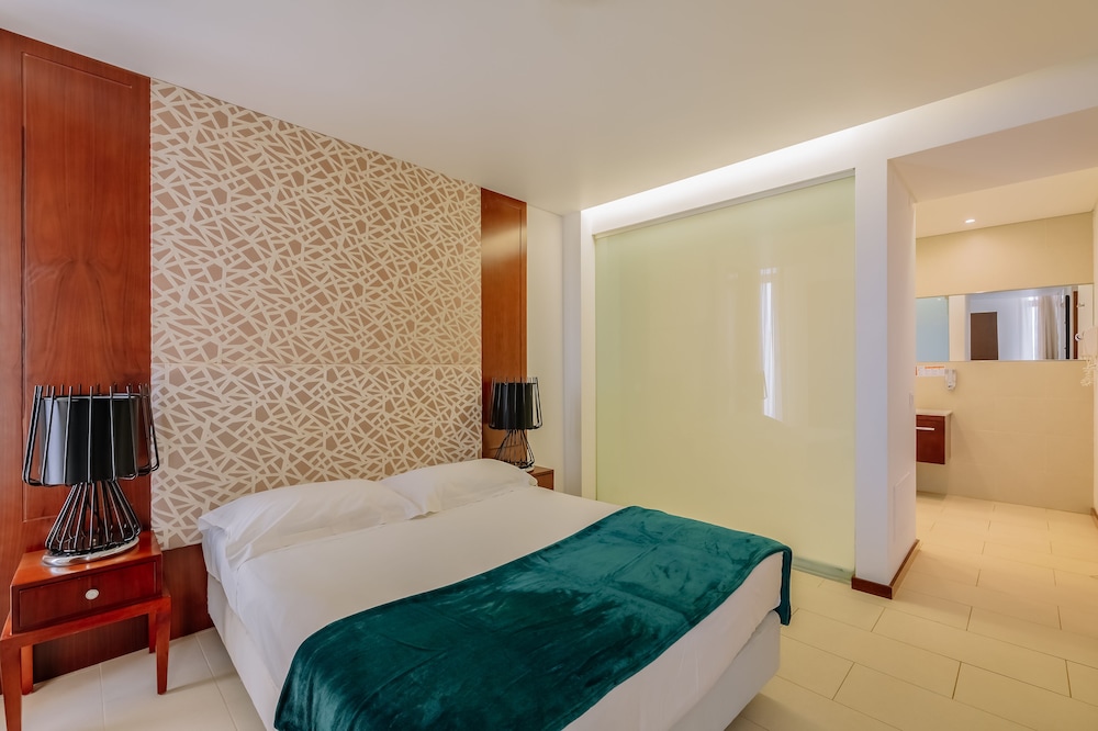 Grand Junior Suite, 2 Bedroom (6 Pax)