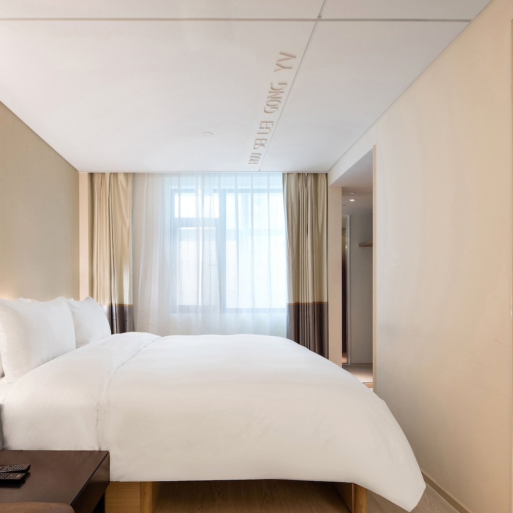 Superior Suite, Non Smoking - Photo 7
