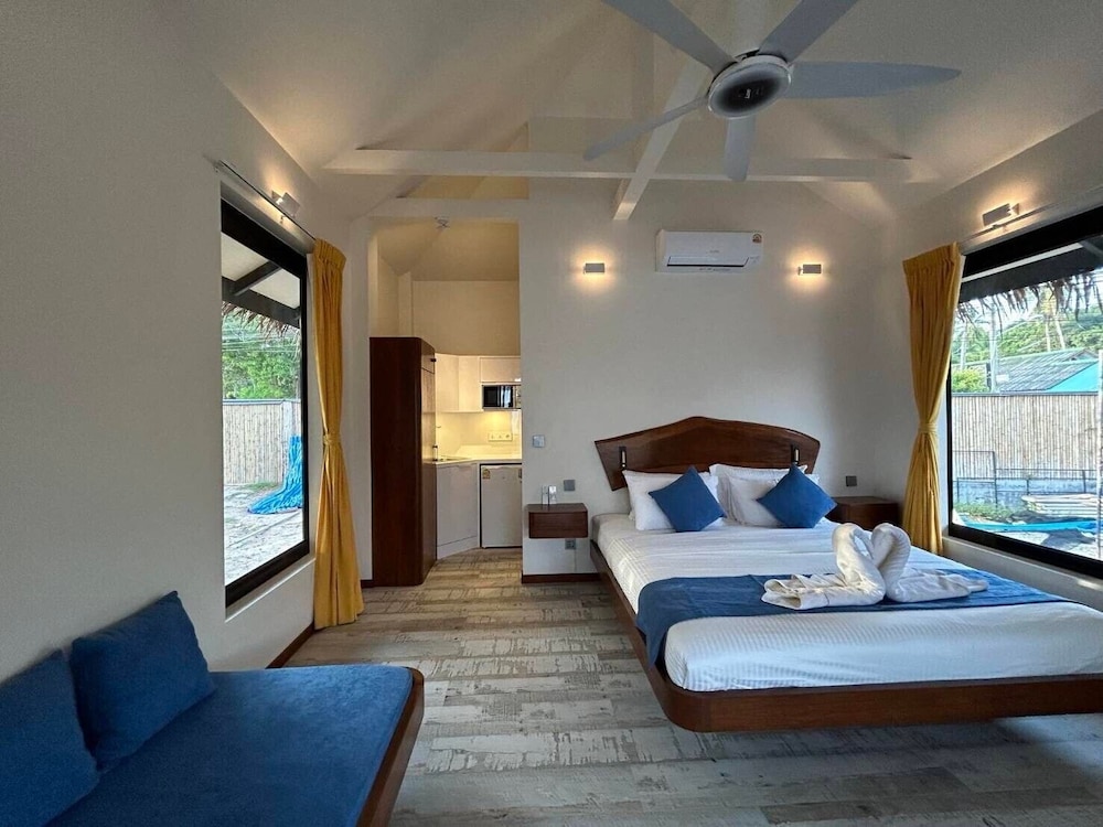 Deluxe Triple Villa with Sea View - Photo 4
