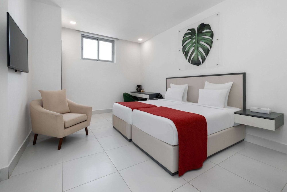 Room, 2 Queen Beds, Non Smoking (Bright) photo 1