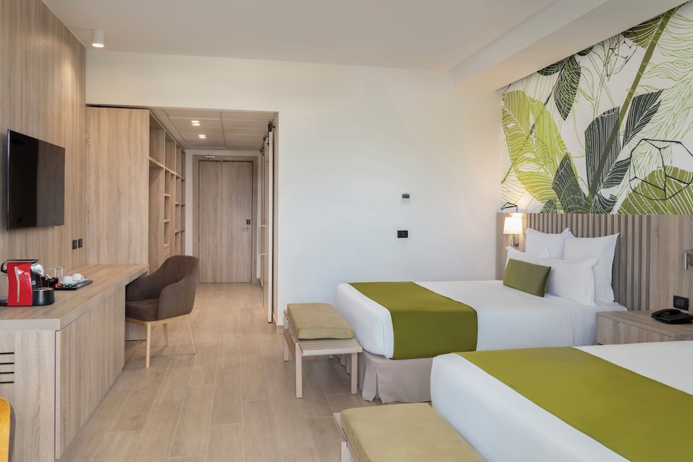 Junior Double Room, Garden View