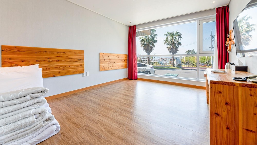 Basic Room, 1 Bedroom (Ondol Room-103)