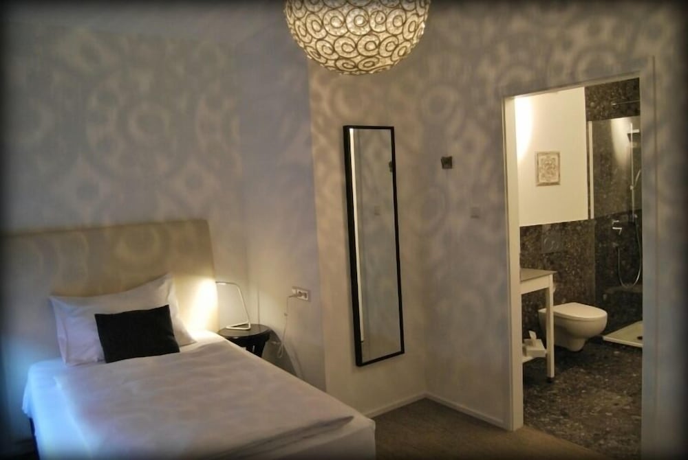 Single Room photo 2