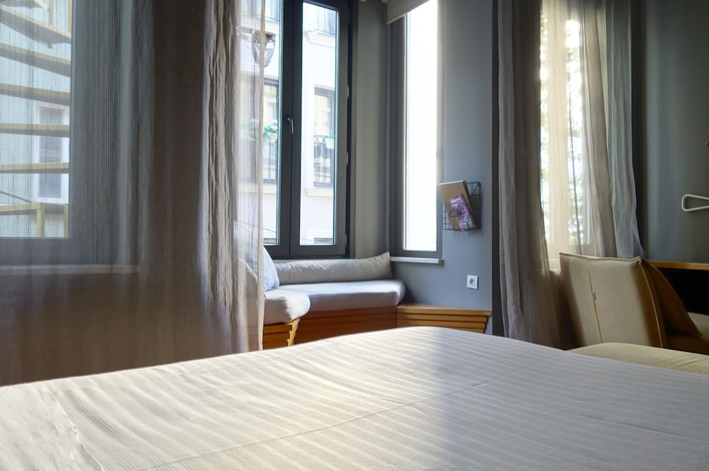Loft w/ Alcove photo 3
