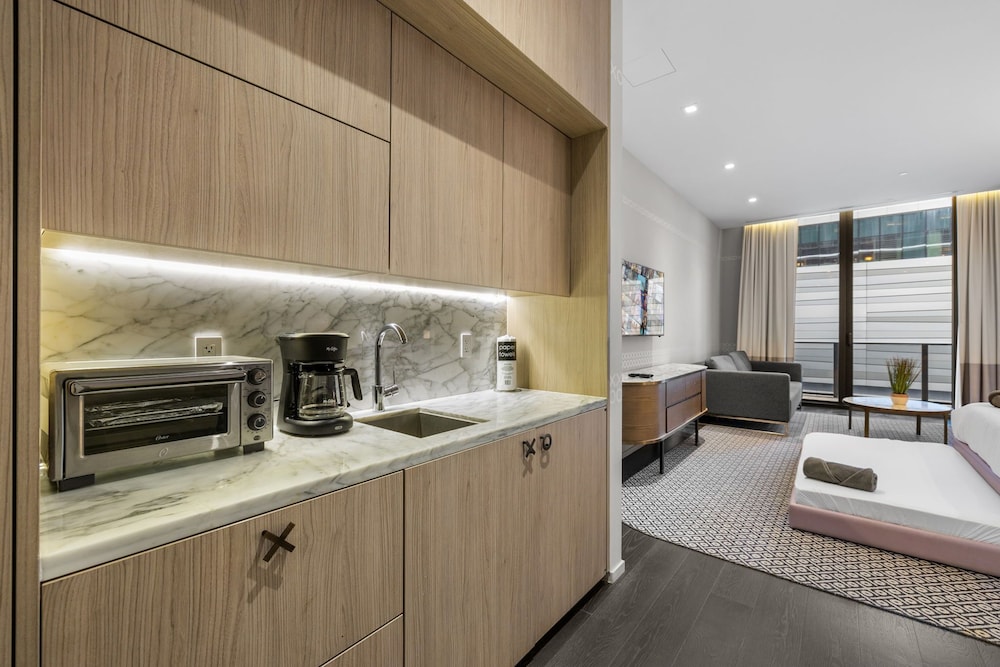 Luxury Studio Suite, 1 King Bed with Sofa bed, City View photo 2