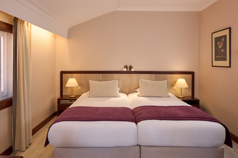 Family Room, 1 Queen Bed with Sofa bed, City View (Traditional Family Room)