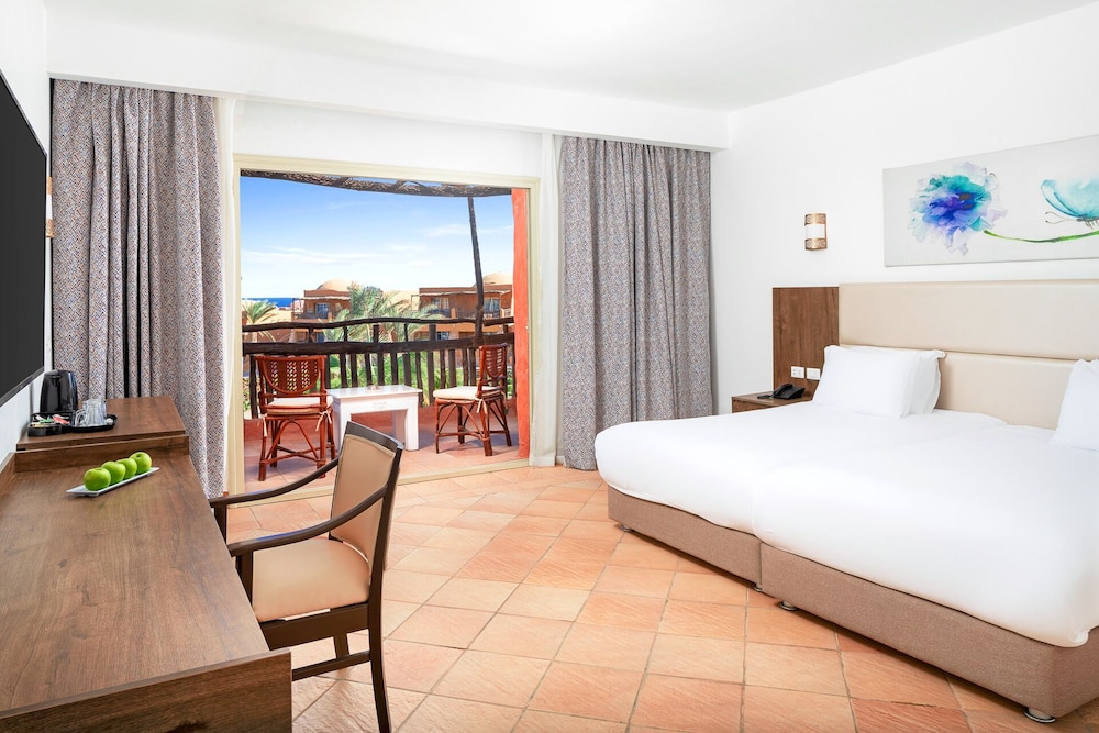Superior Double or Twin Room, Sea View - Photo 3