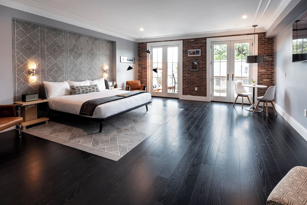 Signature Room, 1 King Bed photo 1