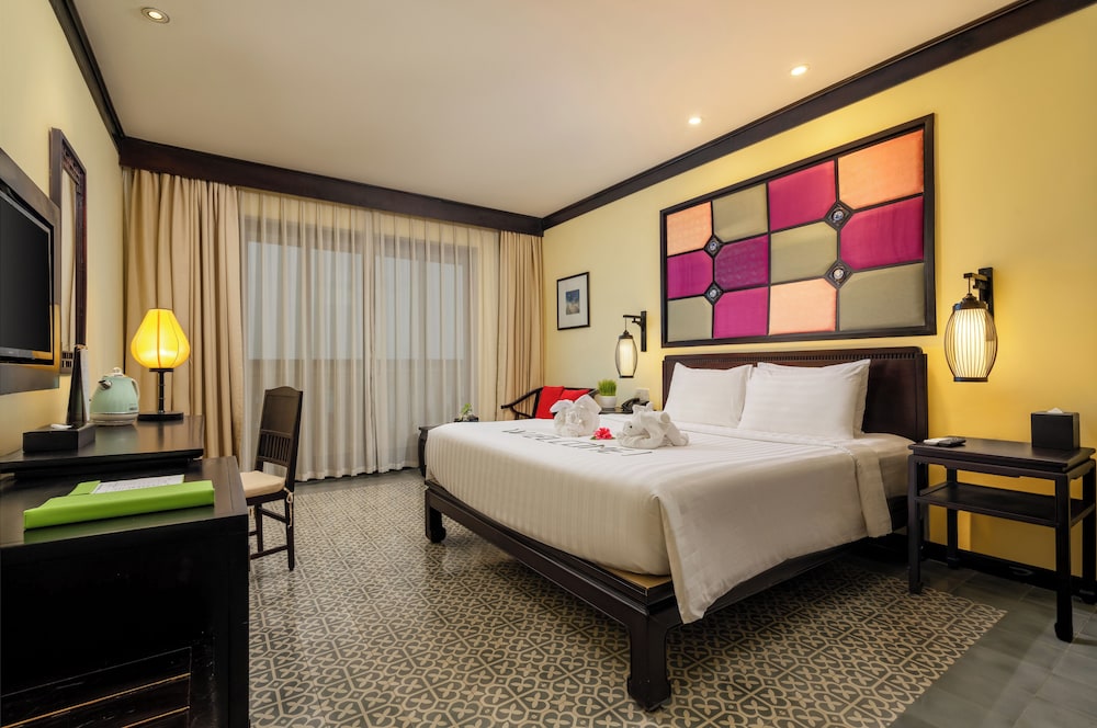 Deluxe Room, 1 Queen Bed, Balcony (Garden/City View) - Photo 1