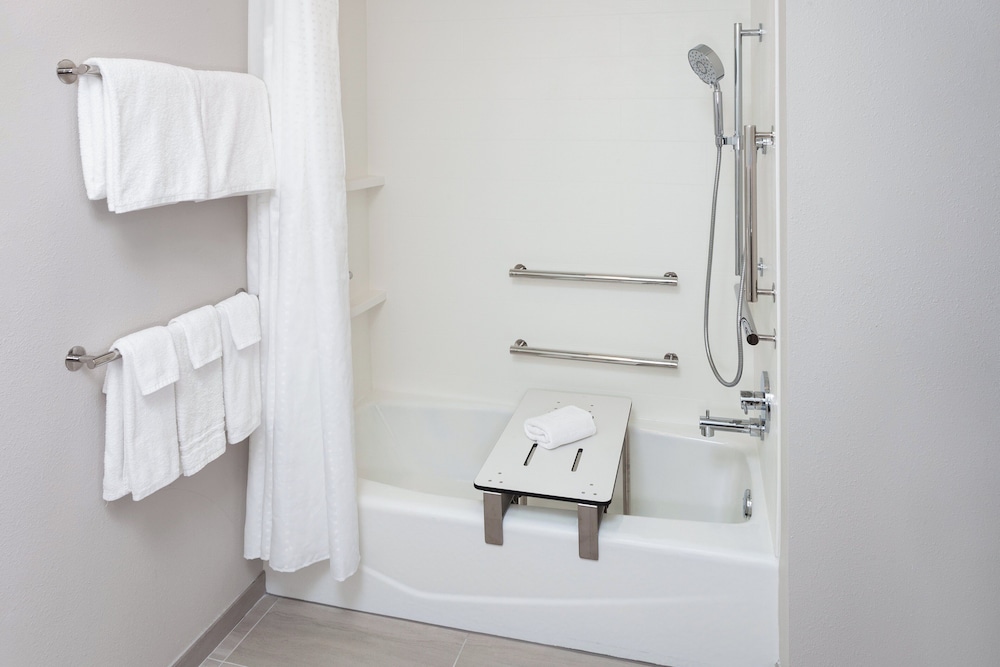 Suite, 2 Queen Beds, Accessible Bathtub (Mobility Accessible) - Photo 5