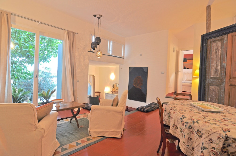 Luxury Apartment, 1 Bedroom, Terrace, Garden Area (Ponente)