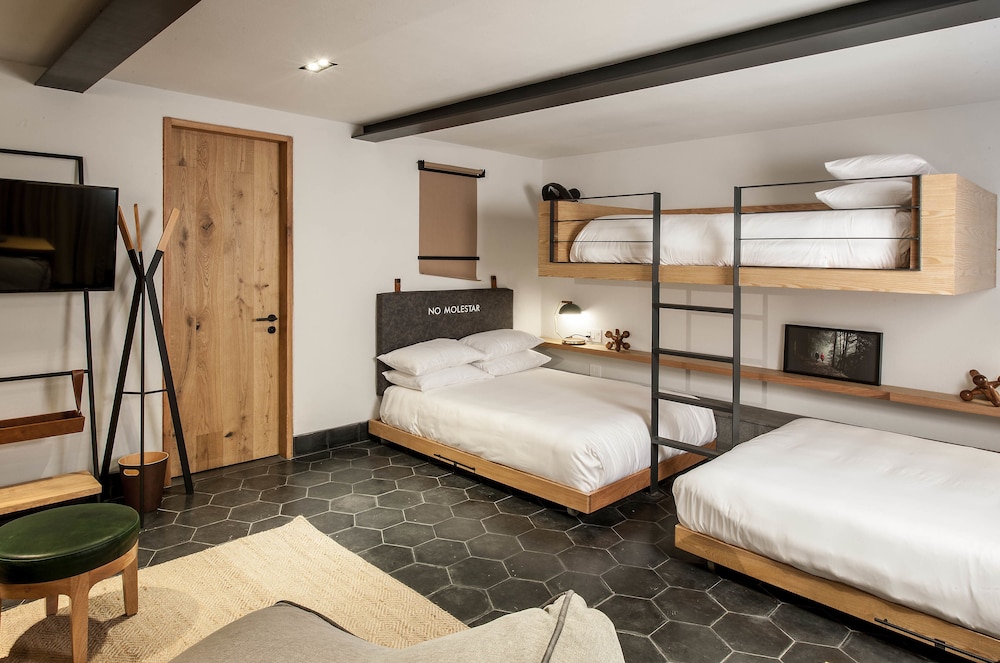 Family Room, Multiple Beds, 2 Bathrooms, Ground Floor photo 3
