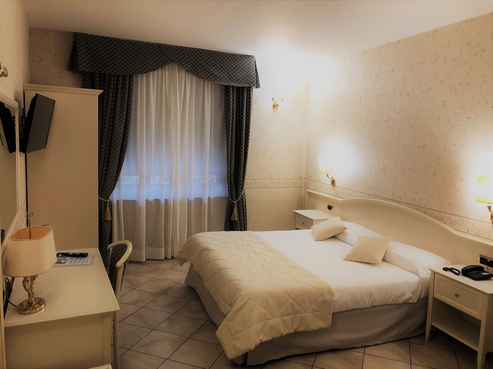 Double Room - Photo 2
