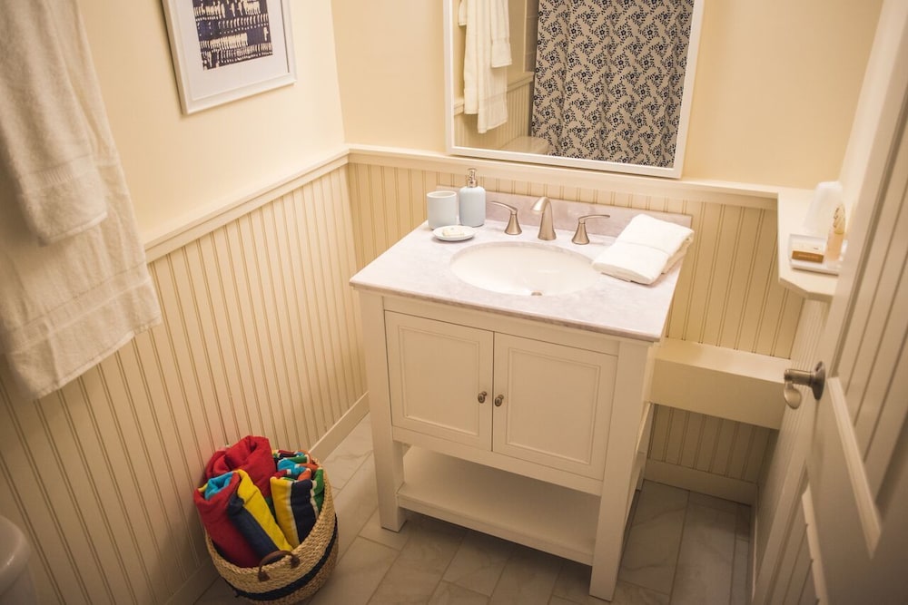 Studio Suite, 1 King Bed, Kitchenette photo 3