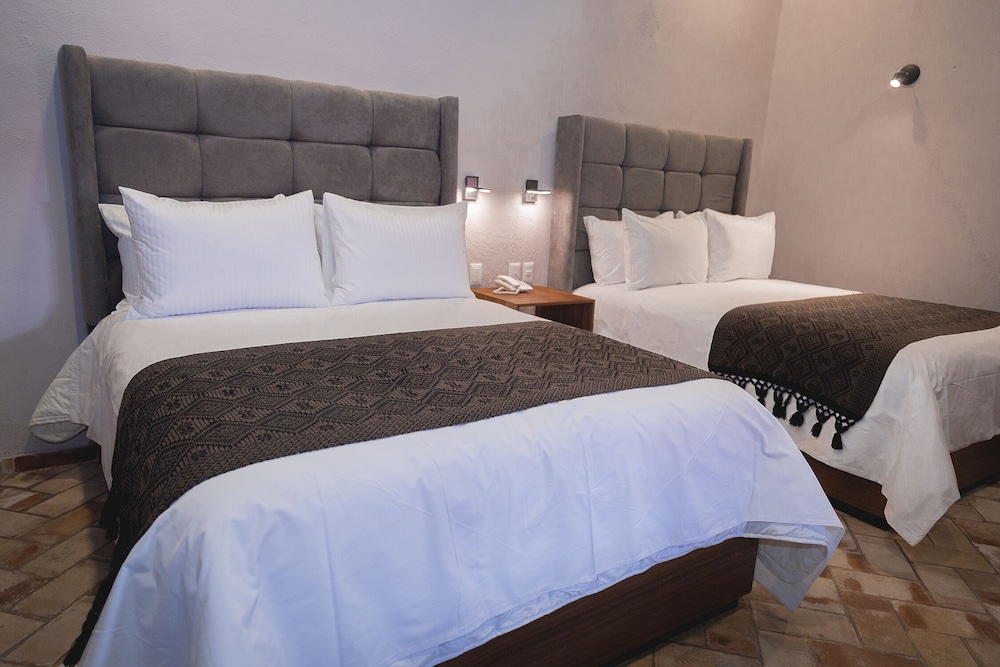 Standard Double Room (Frente a la Alberca)