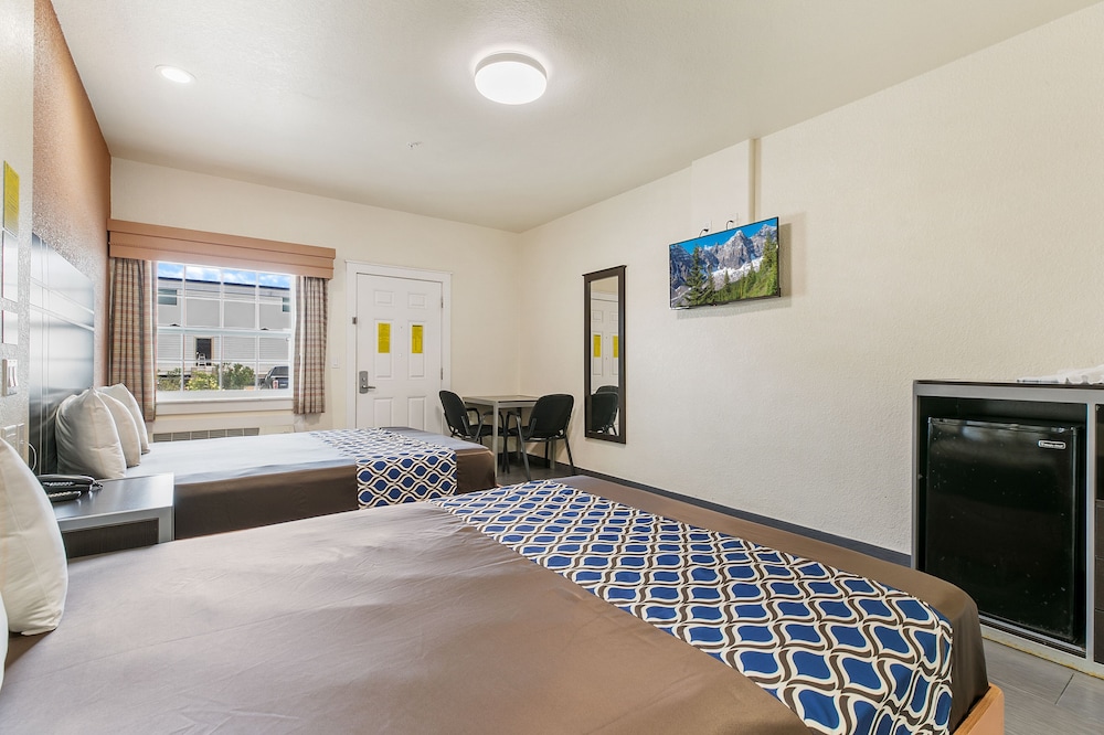 Double Queen Room - Disability Access photo 3