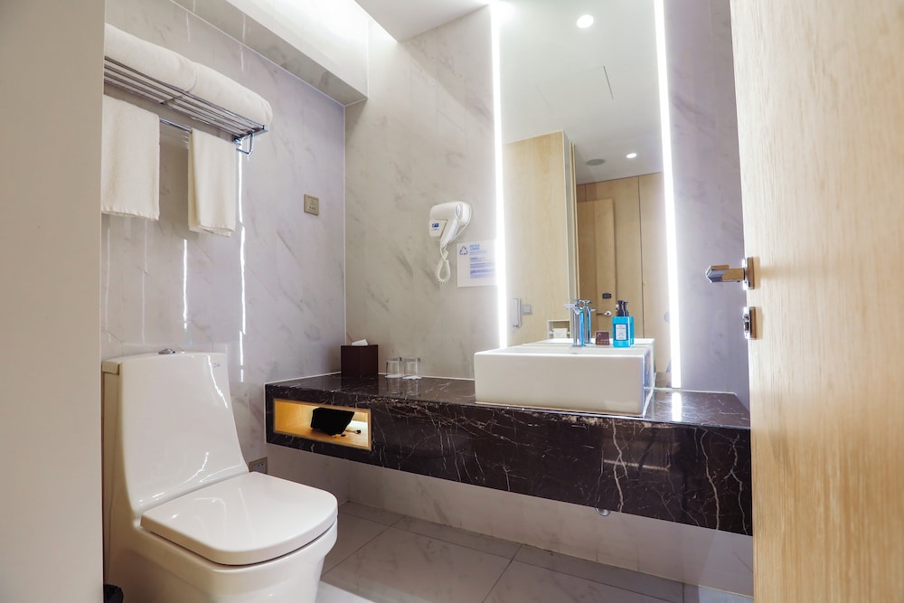 Standard Room, 2 Twin Beds, Accessible Bathtub photo 3