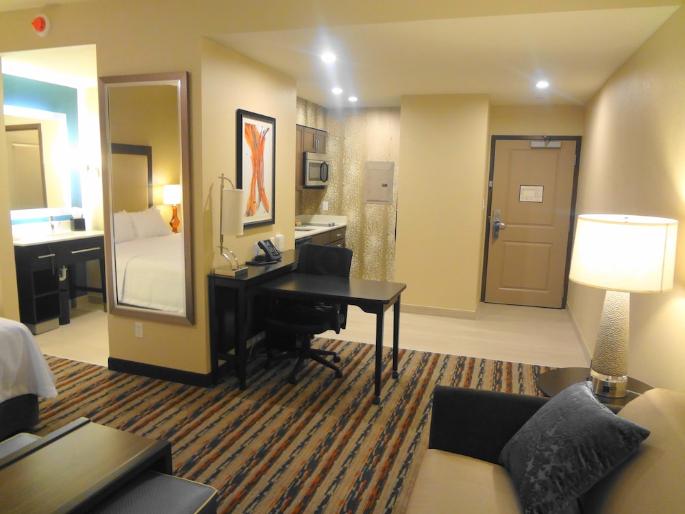 Suite, 2 Queen Beds, Non Smoking photo 3
