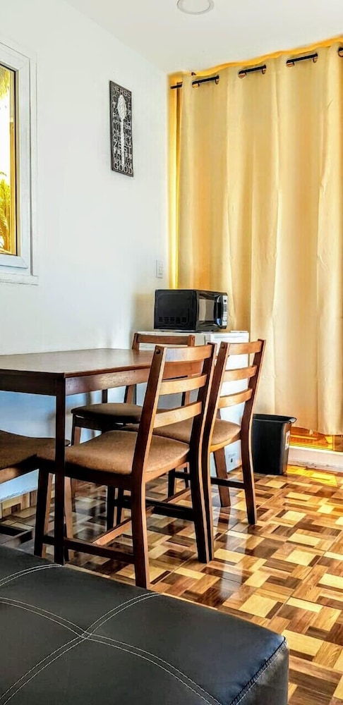Suite 5 photo 3