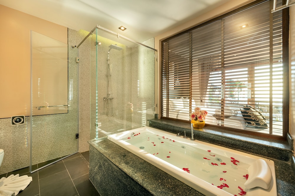 Deluxe Jacuzzi Seaview - Photo 5