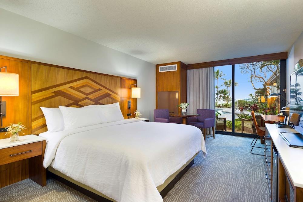 Room, 1 King Bed (Bathtub) thumbnail 5