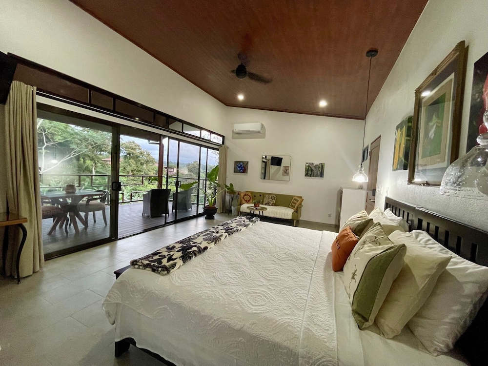 Luxury Villa, 1 King Bed photo 2