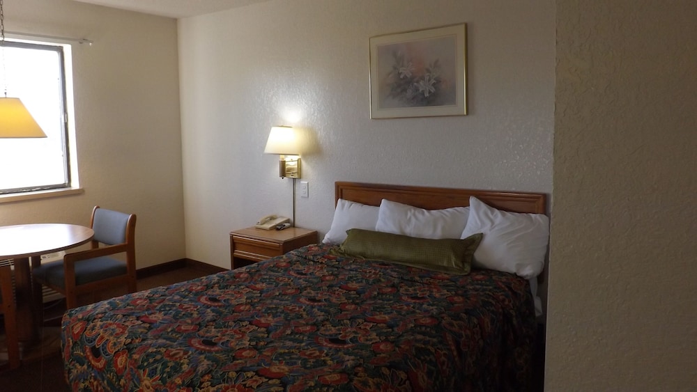 Standard Room, 1 Queen Bed, Accessible - Photo 1