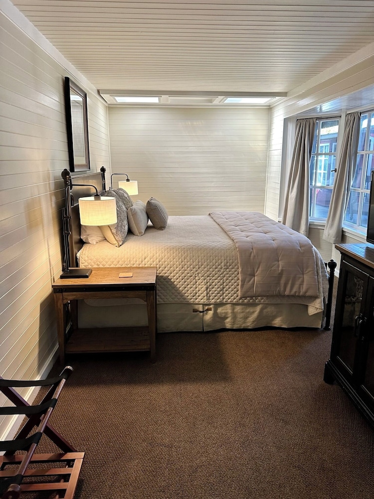 Suite, 1 King Bed (Railcar) photo 2