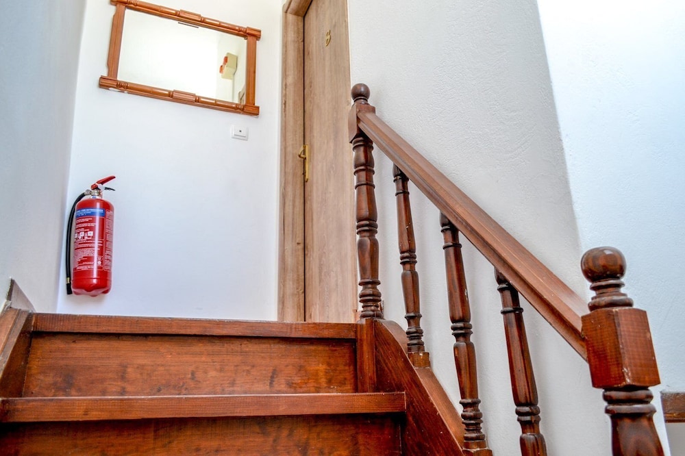 Budget Triple Room - Third floor (access only by stairs) thumbnail 6