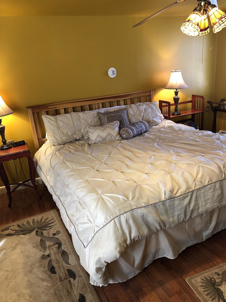 Premium Double Room, Ensuite (Hollywood)