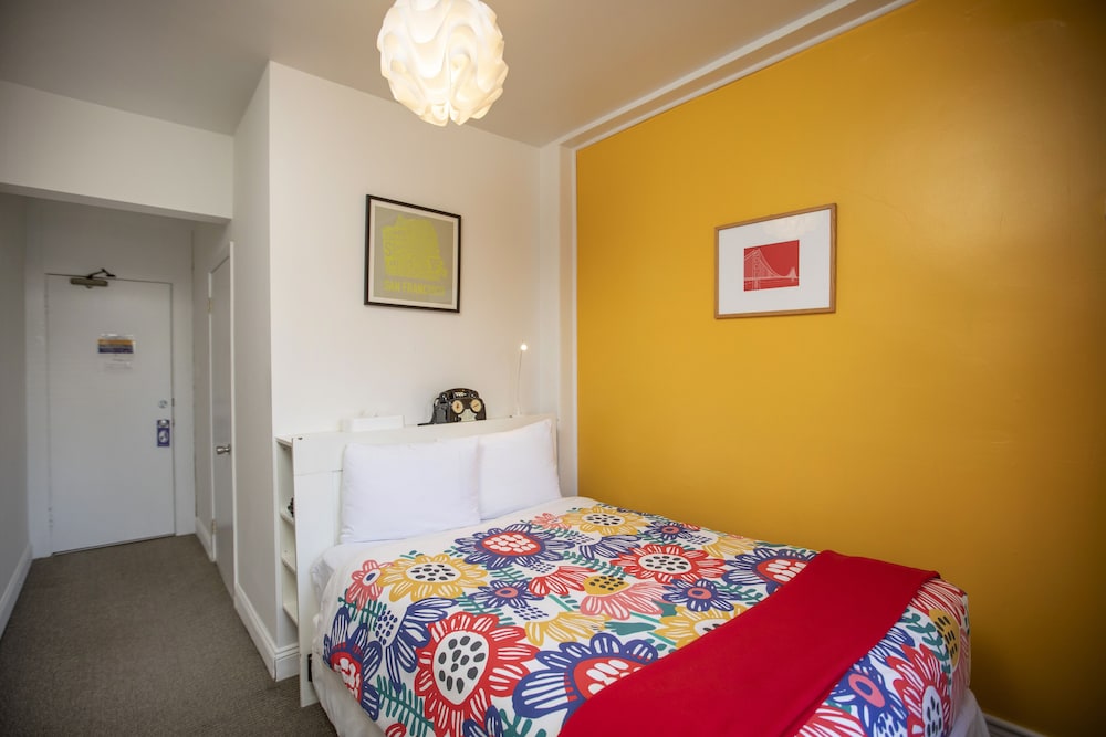 Economy Double Room, Ensuite photo 3