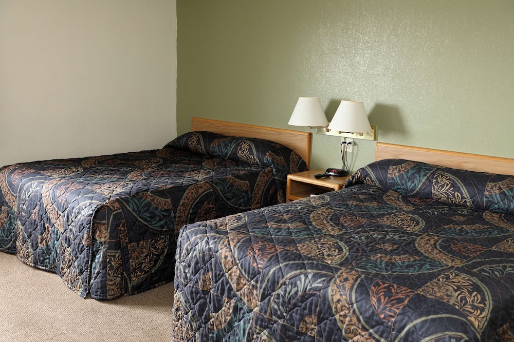 Standard Room, 2 Queen Beds, Non Smoking - Photo 3