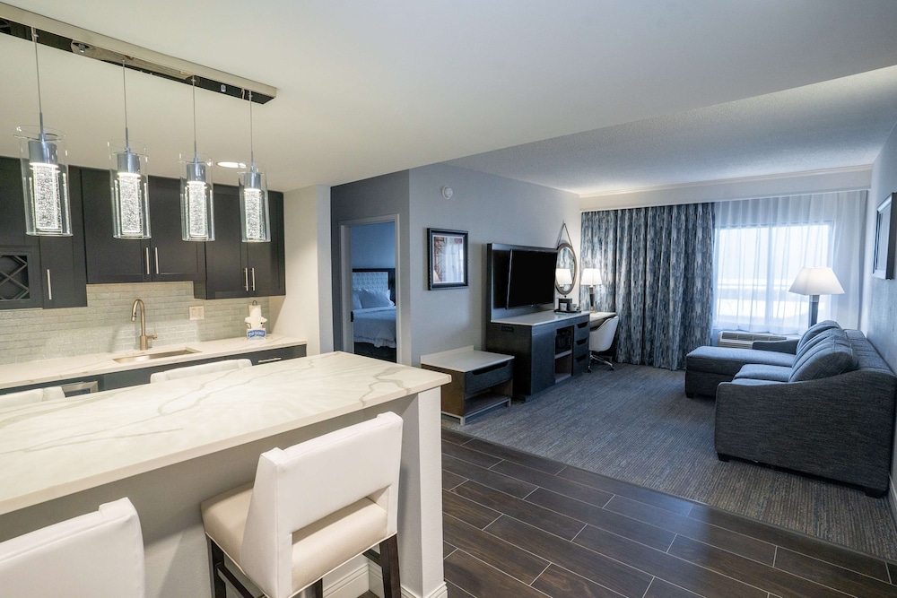 Suite, 2 Queen Beds, Refrigerator & Microwave (Wet bar) - Photo 2