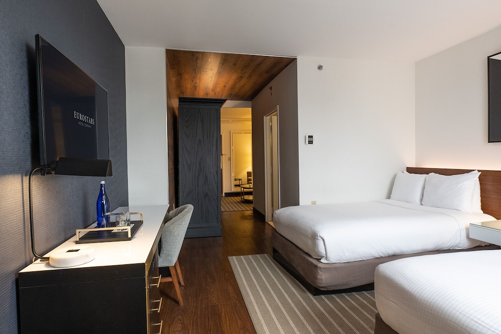 Executive Suite, 2 Double Beds - Photo 4