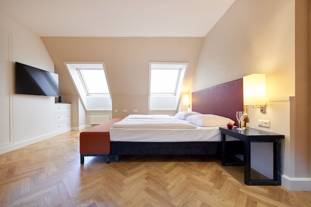 City Penthouse, 1 Bedroom, City View photo 2