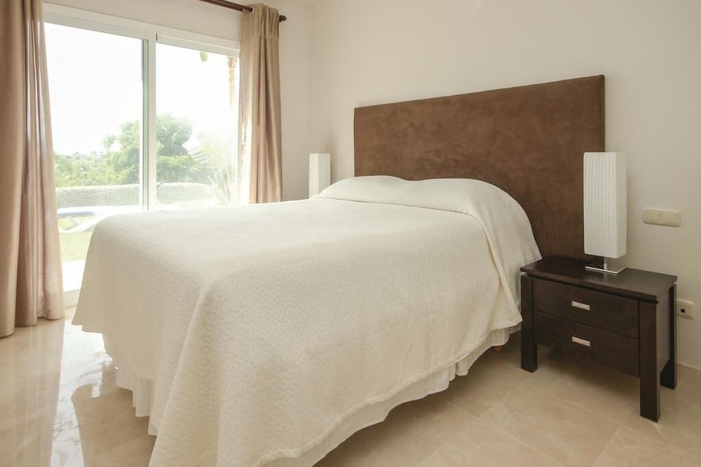 Apartamento, 2 habitaciones, para no fumadores, con vista a la piscina.
