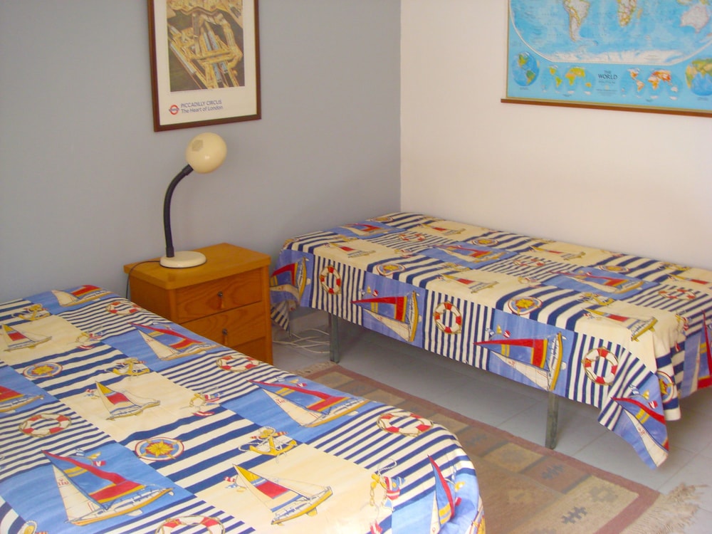 House, 2 Bedrooms photo 2