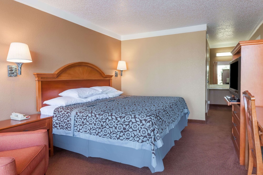 Room, 1 King Bed, Non Smoking - Photo 1