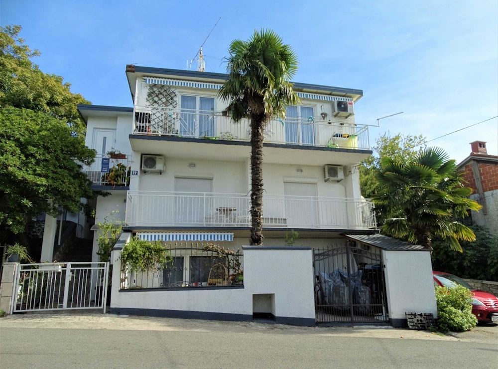 Apartment (Two Bedroom Apartment With Balcony An)