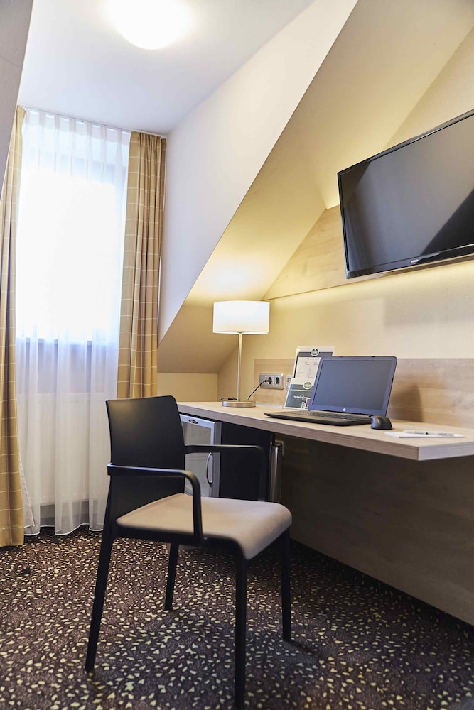 Deluxe Double Room Single Use, Air conditioning photo 3