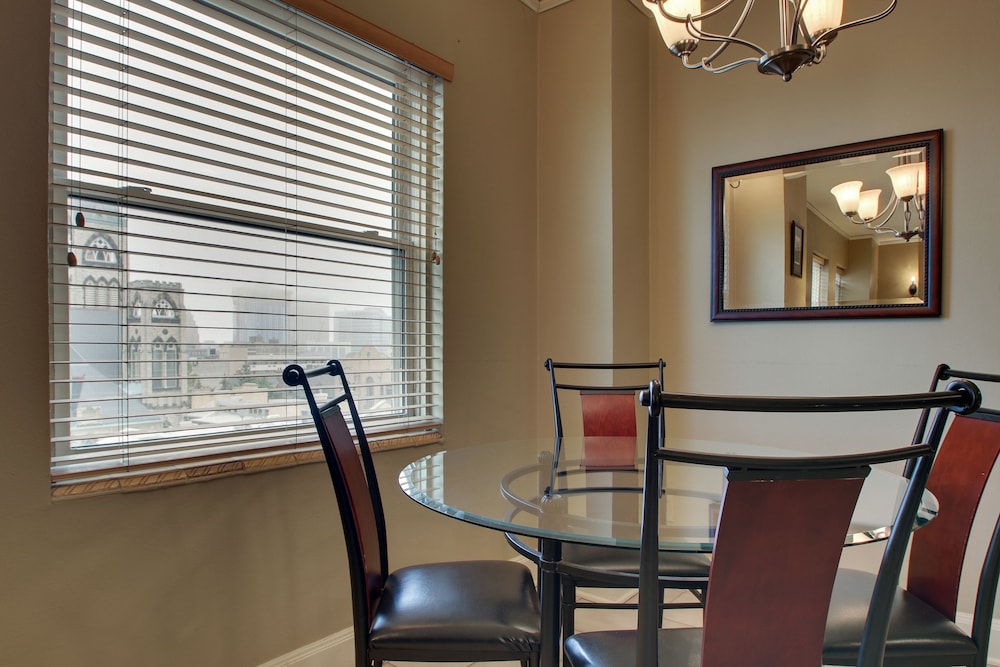 Romantic Suite, 1 Bedroom, Jetted Tub, City View photo 2