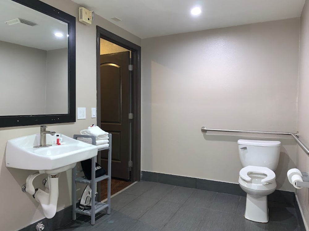 Skyways Hotel, Photo 2