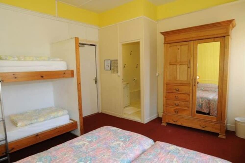 Quadruple Room - Photo 5