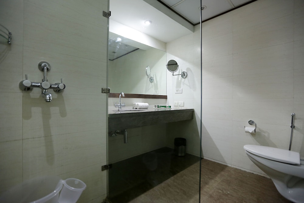 Suite Room - Photo 11