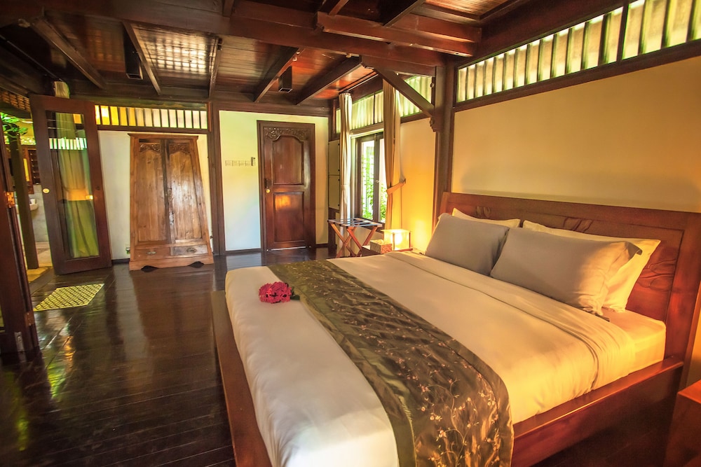 Frangipani Luxury Villa photo 3