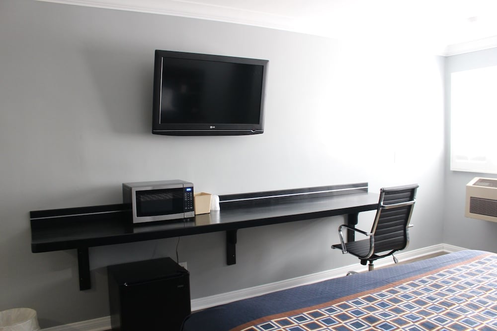 Deluxe Room, 1 King Bed, City View photo 2
