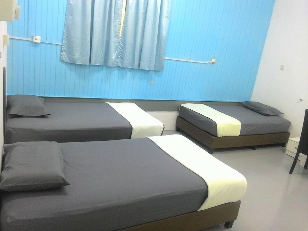 Triple Room With Shared Bathroom