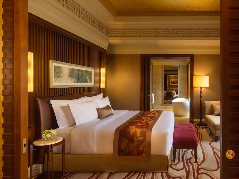 Suite A (King)